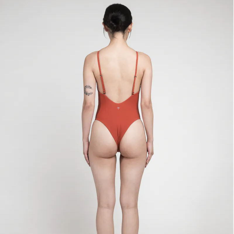 平口極細雙帶 露背連身泳裝